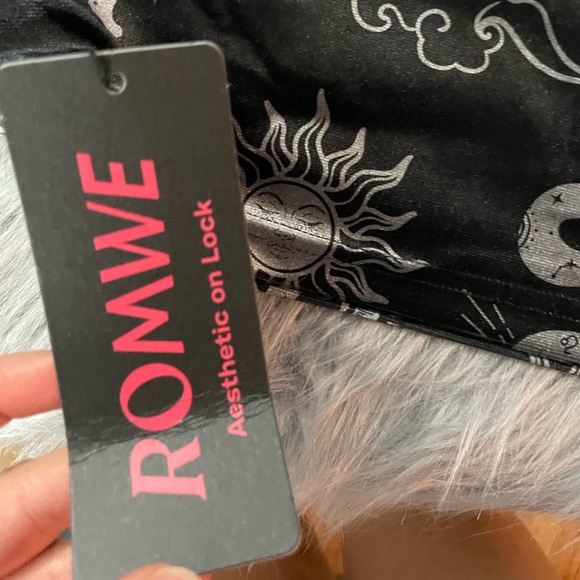 NWT ROMWE Black Celestial Snake Mini Skirt - Picture 2 of 5